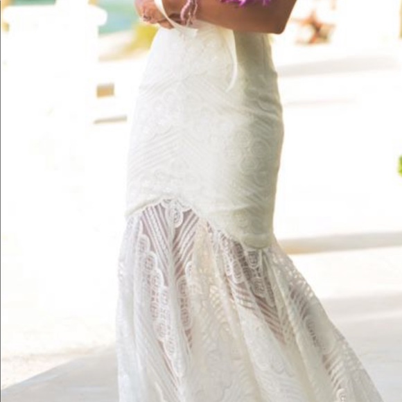 White wedding dress - Picture 2 of 4